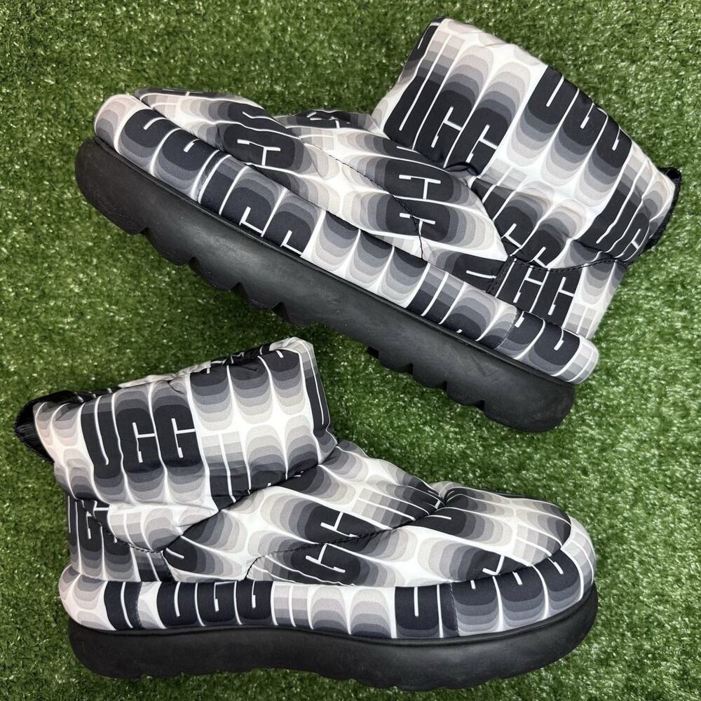 UGG Classic Maxi Wavelength Mini boots in black and white women’s 7 size - Picture 2 of 6